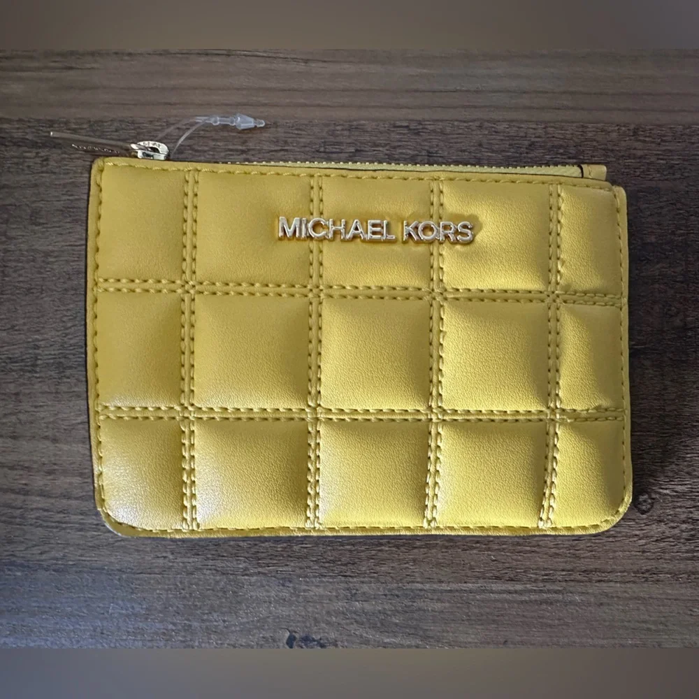 Michael Kors Quilted Jet Set Travel Wallet w/Zip Coin Pouch. Daisy Yellow. NWT.